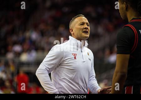 Kansas City, Missouri, USA. 15th Mar, 2024. Texas Tech Head Coach Grant McCasland talking to his team after a foul called.2024 Phillips 66 Big 12 Men's Basketball Championship Semifinal. (Credit Image: © James Leyva/ZUMA Press Wire) EDITORIAL USAGE ONLY! Not for Commercial USAGE! Stock Photo