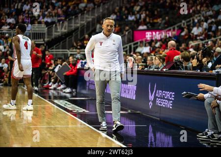 Kansas City, Missouri, USA. 15th Mar, 2024. Texas Tech Red Raiders Head Coach Grant McCasland in the T-Mobile Arean against Houston.2024 Phillips 66 Big 12 Men's Basketball Championship Semifinal. (Credit Image: © James Leyva/ZUMA Press Wire) EDITORIAL USAGE ONLY! Not for Commercial USAGE! Stock Photo