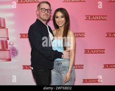 LOS ANGELES - MAR 15: Macaulay Culkin at the Clarins New Product ..., حجم الصورة 402x320
