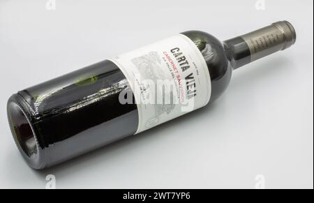 Kyiv, Ukraine - September 05, 2022: Studio shoot of Carta Vieja Chilean Cabernet Sauvignon red dry wine bottle closeup against white background. Stock Photo