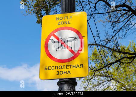 SAINT PETERSBURG, RUSSIA - MAY 14, 2023: Prohibiting sign for the use of quadcopters 'No-fly zone' in the historical center of St. Petersburg Stock Photo