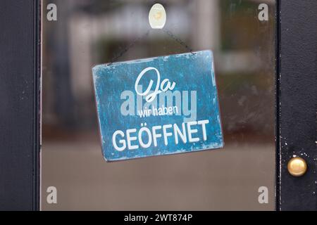 Overwritten Sign In German language: Wir haben Platz (We have space) - with