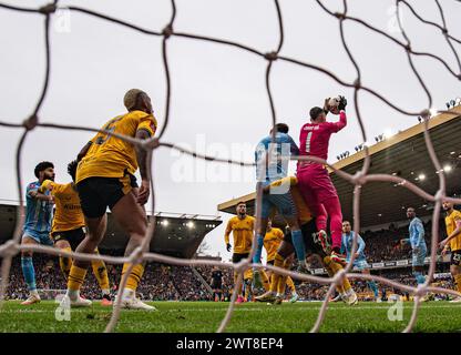 16th March 2024; Molineux Stadium, Wolverhampton, West Midlands, England; FA Cup Quarter Final Football, Wolverhampton Wanderers versus Coventry City; Jose Sa of Wolves makes a high catch Stock Photo