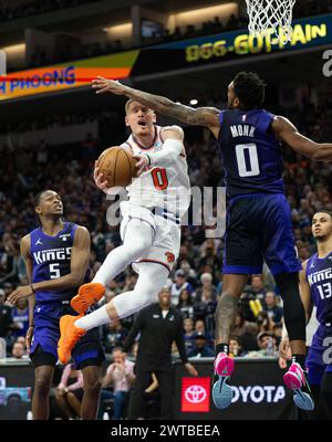 New York Knicks Guard Donte DiVincenzo (0) Shoots The Ball During The ...