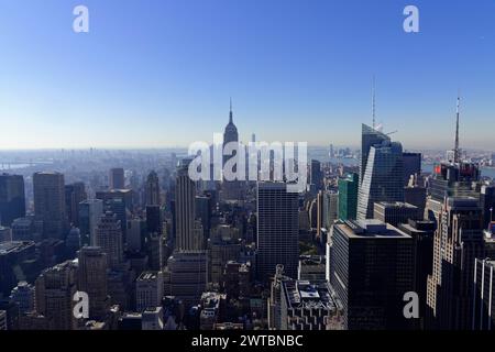 Viewing terrace of the Rockefeller Center, Wide panorama of the skyline with Empire State Building and clear sky, Manhattan, New York City, New York Stock Photo