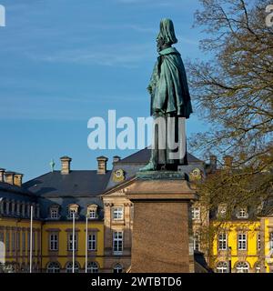 Monument to Emperor Wilhelm the Great with the Residential Palace, Bad Arolsen, Hesse, Germany Stock Photo