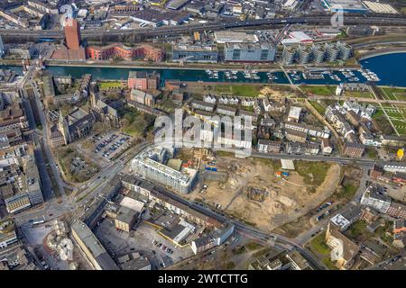 Luftbild, Mercator Quartier Baustelle für Neubau Hotel und Wohnungen, evang. Salvatorkirche und Rathaus Duisburg, Wohngebiet am Innenhafen und Yachthafen, Neuenkamp, Duisburg, Ruhrgebiet, Nordrhein-Westfalen, Deutschland, Duisburg-S ACHTUNGxMINDESTHONORARx60xEURO *** Aerial view, Mercator Quartier construction site for new hotel and apartments, evang Salvatorkirche and town hall Duisburg, residential area at the inner harbor and marina, Neuenkamp, Duisburg, Ruhr area, North Rhine-Westphalia, Germany, Duisburg S ACHTUNGxMINDESTHONORARx60xEURO Stock Photo