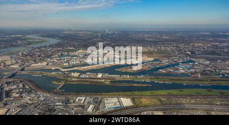 Luftbild, Duisport - Duisburger Hafen, Hafengebiet mit Ölinsel, Kohleninsel und Schrottinsel, Fernsicht, Ruhrort, Duisburg, Ruhrgebiet, Nordrhein-Westfalen, Deutschland, Duisburg-N ACHTUNGxMINDESTHONORARx60xEURO *** Aerial view, Duisport Duisburg harbor, harbor area with oil island, coal island and scrap island, distant view, Ruhrort, Duisburg, Ruhr area, North Rhine-Westphalia, Germany, Duisburg N ACHTUNGxMINDESTHONORARx60xEURO Stock Photo