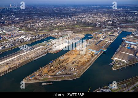 Luftbild, Duisport - Duisburger Hafen, Hafengebiet mit Ölinsel, Kohleninsel und Schrottinsel, Ruhrort, Duisburg, Ruhrgebiet, Nordrhein-Westfalen, Deutschland, Duisburg-N ACHTUNGxMINDESTHONORARx60xEURO *** Aerial view, Duisport Duisburg harbor, harbor area with oil island, coal island and scrap island, Ruhrort, Duisburg, Ruhr area, North Rhine-Westphalia, Germany, Duisburg N ACHTUNGxMINDESTHONORARx60xEURO Stock Photo