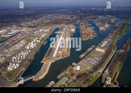 Luftbild, Duisport - Duisburger Hafen, Hafengebiet mit Ölinsel, Kohleninsel und Schrottinsel, Ruhrort, Duisburg, Ruhrgebiet, Nordrhein-Westfalen, Deutschland, Duisburg-N ACHTUNGxMINDESTHONORARx60xEURO *** Aerial view, Duisport Duisburg harbor, harbor area with oil island, coal island and scrap island, Ruhrort, Duisburg, Ruhr area, North Rhine-Westphalia, Germany, Duisburg N ACHTUNGxMINDESTHONORARx60xEURO Stock Photo