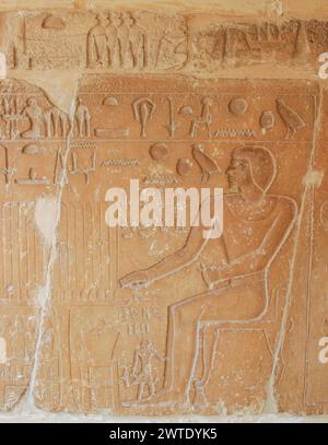 Egypt, Saqqara, near Unas causeway, ruins of the Khenu mastaba : Khenu with his son Ihy. Stock Photo