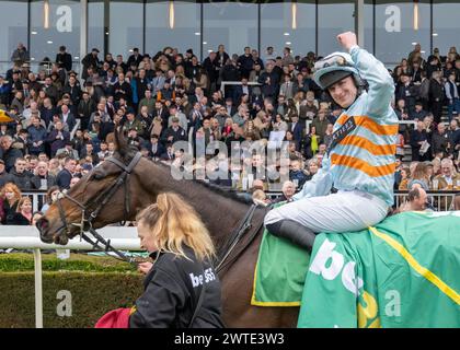 Beauport wins the 2024 Midlands Grand National at Uttoxeter for Nigel Twiston-Davies and Jordan Nailor Stock Photo