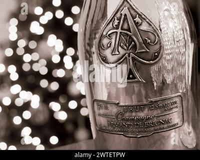 Armand de Brignac 'Ace of Spades'' CHAMPAGNE. Retro vintage B&W style fine luxury distinctive metallic gold champagne bottle with sparkling celebration lights behind Stock Photo