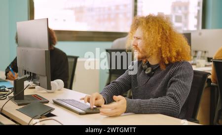 Angry worker experiencing computer problems in a coworking Stock Photo ...