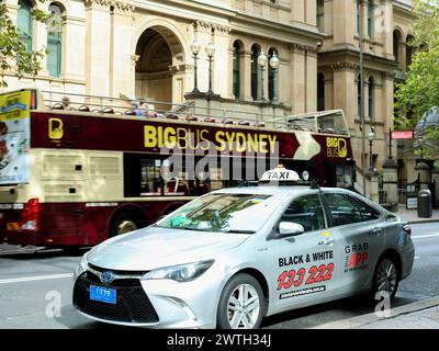 Sydney, Australia. 18th Mar, 2024. A taxi stops at a red light in Sydney, Australia, March 18, 2024. After a five-year class action, the ride-sharing giant Uber has agreed to pay 272 million Australian dollars (about 178.5 million U.S. dollars) to compensate taxi drivers in the country for operating services without being licensed. TO GO WITH 'Uber to pay Aussie taxi drivers about 178.5 mln USD in class action settlement' Credit: Ma Ping/Xinhua/Alamy Live News Stock Photo