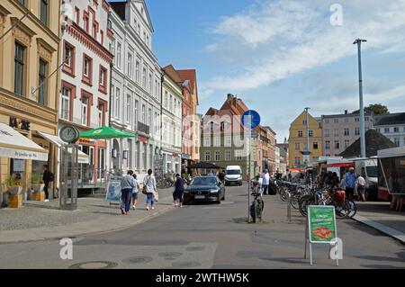 Germany, Mecklenburg-Vorpommern, Stralsund (Hansa Town):  handsome facades, many with gables, on the Neuer Markt. Stock Photo