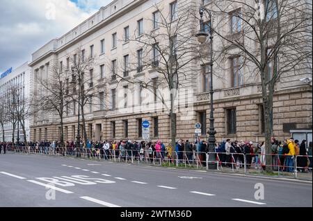 17.03.2024, Berlin, Germany, Europe - Russian citizens standing in long queues in front of Russian Embassy on Unter den Linden boulevard for voting. Stock Photo
