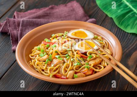 Bowl of Chicken Ramen Noodles garnished with spring onion Stock Photo