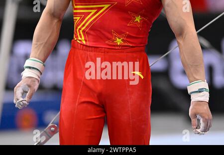 Gymnastics, artistic gymnastics, men, feature, detail, close-up, straps, wrist protection, jersey, national jersey, national colours, China, EnBW Stock Photo