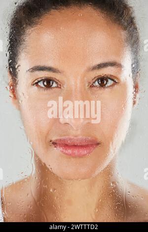 Naked sexy wet woman Stock Photo - Alamy