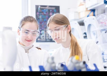 Two scientists analyzing samples in a laboratory Stock Photo