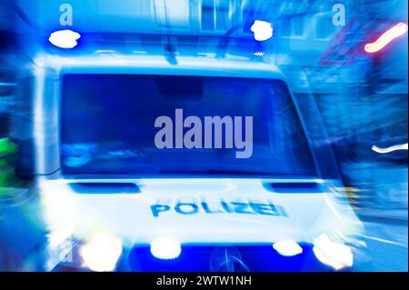 Blaulicht 20240226ad290Blaulicht Einsatzfahrt Blaulichtfahrt Polizei Streifenwagen Einsatzwagen Polizei-Einsatzfahrzeug Polizeiauto Polizeieinsatz Polizeieinsätze Polizeifahrzeug Close up Close-up Detail Detailansicht Detailaufnahme Veranstaltung Details Hamburg Hamburg Deutschland Germany *** blue light 20240226ad290blue light police patrol car police patrol car police car police car police car police car close up close up close up detail detail view detail shot event details Hamburg Hamburg Germany Germany Copyright: xAchimxDuwentästerx Stock Photo