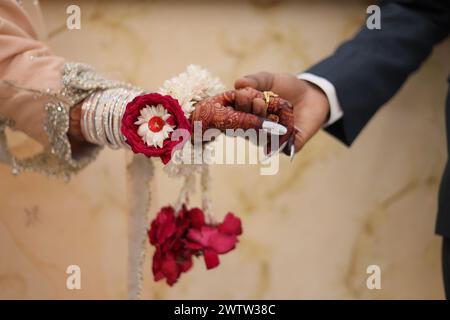 bride and groom, close-up, holding hands Pakistani Stock Photo