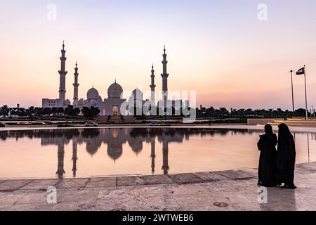 Evening view of Sheikh Zayed Grand Mosque in Abu Dhabi, United Arab Emirates. Stock Photo