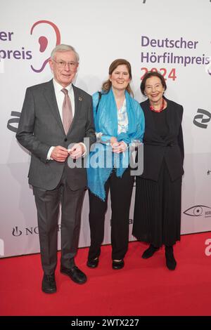 Horst Koehler Bundespraesident a.D. mit Ehefrau Eva Luise Koehler und Tochter Ulrike Koehler - Verleihung des 22.Deutschen Hoerfilmpreis 2024 in der Hauptstadtrepraesentanz der Deutschen Telekom in Berlin am 19.03.2024. 22. Deutscher Hoerfilmpreis 2024 *** Horst Koehler former Federal President with his wife Eva Luise Koehler and daughter Ulrike Koehler Award ceremony for the 22 German Audio Film Prize 2024 at Deutsche Telekoms Capital City Representative Office in Berlin on 19 March 2024 22 German Audio Film Prize 2024 Stock Photo