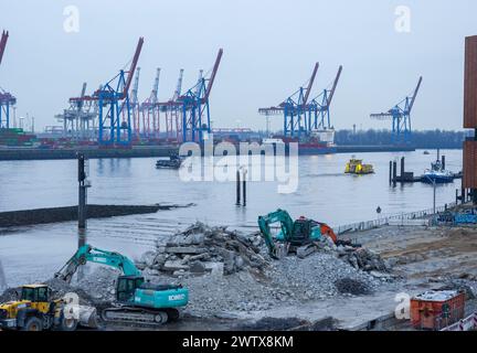 Hamburg, Germany. 20th Mar, 2024. An excavator removes rubble during demolition work on Grosse Elbstrasse at the fish market in the port of Hamburg. Credit: Marcus Brandt/dpa/Alamy Live News Stock Photo