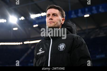 2. Bundesliga, Veltins Arena Gelsenkirchen, FC Schalke 04 vs FC St. Pauli; Headcoach Fabian Hürzeler (STP) Stock Photo