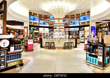 Changi airport, Singapore - OCTOBER 3,2018 : Wines and Spirits store at Singapore Changi Airport Terminal 4 is a newly built passenger terminal buildi Stock Photo