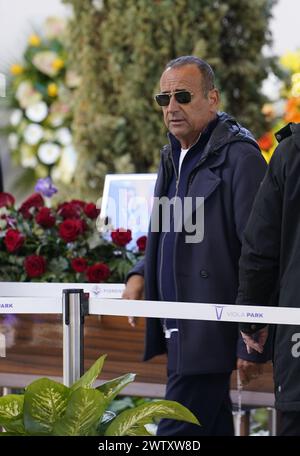 Firenze, Italia. 20th Mar, 2024. Il presentatore Carlo Conti omaggia la salma di Joe Barone alla Camera Ardente del DG della Fiorentina presso il Viola Park Rocco Commisso a Firenze, Italia - Cronaca, Sport. 20 Marzo 2024 (foto Marco Bucco/LaPresse) TV presenter Carlo Conti pays tribute to the body of Joe Barone during the funeral chamber of Fiorentina's DG at the Viola Park Rocco Commisso in Florence, Italy - News, Sports. March 20, 2024 (photo by Marco Bucco/LaPresse) Credit: LaPresse/Alamy Live News Stock Photo