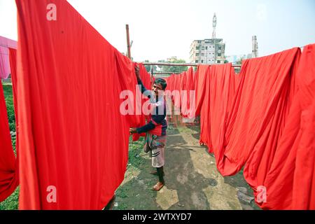 Dhaka, Wari, Bangladesh. 19th Mar, 2024. Bangladeshi workers collect fabric after drying them under the sun at a dyeing factory in Narayanganj, near Dhaka, Bangladesh, on March 20, 2024. (Credit Image: © Habibur Rahman/ZUMA Press Wire) EDITORIAL USAGE ONLY! Not for Commercial USAGE! Stock Photo