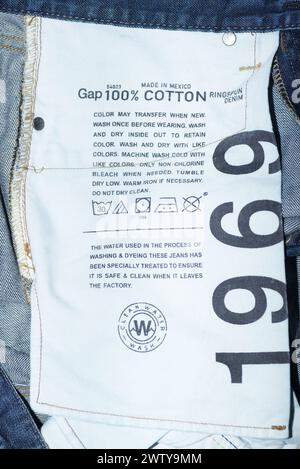 Ocala, Florida March 20, 2024 The Gap 100 percent ringspun denim inside of front pocket of 1969 blue jeans. the Gap is a global apparel and accessorie Stock Photo