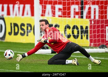 Danny Ward of Wales during warms up ahead of the Wales open training session at Vale Resort Training complex, Hensol, United Kingdom, 20th March 2024  (Photo by Craig Thomas/News Images) Stock Photo
