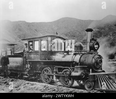 Hollywood Cahuenga Valley Railroad locomotive standing still for a portrait with 3 workers Stock Photo