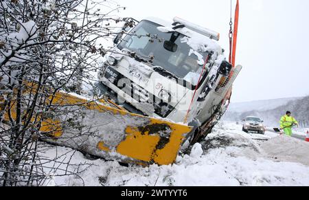 02/12/10 TODAY PHOTO ...A Hampshire County Council gritter lorry is ...