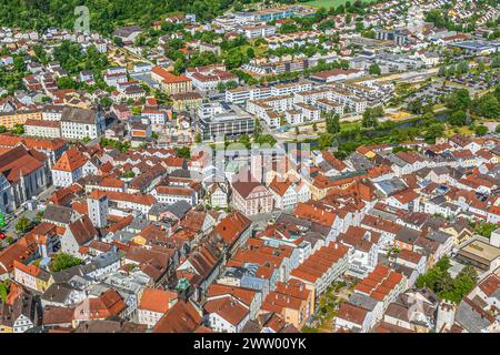 Die Universitätsstadt Eichstätt an der Altmühl im nördlichen Oberbayern von oben Blick auf das idyllisch gelegene Eichstätt, zentrale Stadt des Eichst Stock Photo