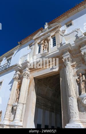Portugal, Beira Litoral Province, Coimbra, The Porta Férrea (The 'Iron Gate' - historic Entrance to the University of Coimbra) Stock Photo