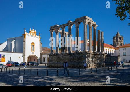 Portugal, Alentejo Region, Évora, The Roman Temple of Évora (Templo Romano de Évora) and the Church of St John the Evangelist Stock Photo
