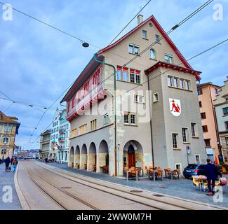 ZURICH, SWITZERLAND - APRIL 3, 2022: Limmatquai embankment with outdoor seatings and scenic medieval buildings, on April 3 in Zurich, Switzerland Stock Photo