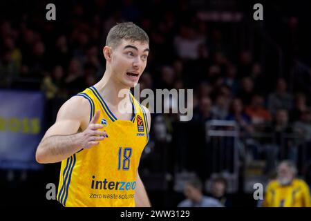 18 Ziga Samar Of Alba Berlin Competes With 8 Luca Vildoza Of Olympiacos 