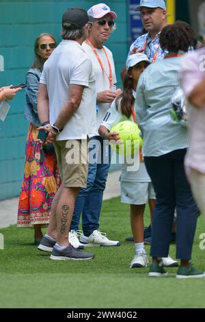 Miami Gardens, USA. 20th Mar, 2024. MIAMI GARDENS, FLORIDA - MARCH 20: Jon Bon Jovi, wife Dorothea Hurley attend the 2024 Miami Open presented by Itaú at Hard Rock Stadium on March 20, 2024 in Miami Gardens, Florida. (Photo by JL/Sipa USA) Credit: Sipa USA/Alamy Live News Stock Photo