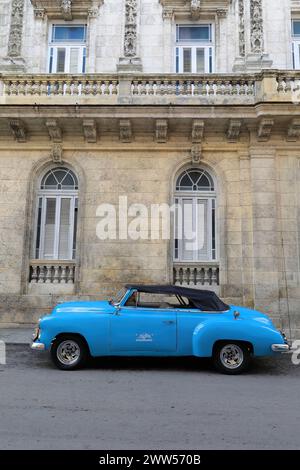 105 Parked American classic convertible car, blue Chevrolet Styleline DeLuxe 1952 left side, Eclectic style house from the 1900s. Centro Havana-Cuba. Stock Photo
