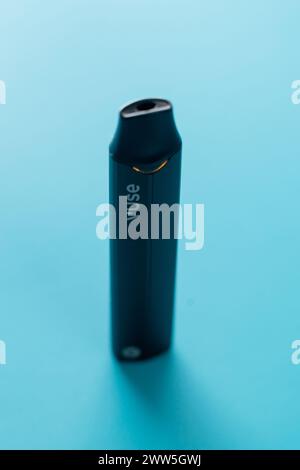 Caen, France - March 18, 2024: A vape and a box of vape juice sit on a blue surface. The box is labeled with the brand name VUSE Pro Stock Photo - Alamy Caen, France - March 18, 2024: A vape and a box of vape juice sit on a blue surface. The box is labeled with the brand name VUSE Pro Stock Photo - Alamy