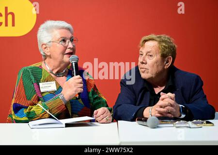 Eva-Maria Popp und Zachi Noy bei der Lesung seiner Autobiografie Ich hasse Eis am Stiel - Shalom du pralles Leben im Forum Sachbuch Halle 2 auf der Leipziger Buchmesse 2024 auf dem Messegelände. Leipzig, 21.03.2024 *** Eva Maria Popp and Zachi Noy reading his autobiography Ich hasse Eis am Stiel Shalom du pralles Leben in the Forum Sachbuch Hall 2 at the Leipzig Book Fair 2024 at the Leipzig Exhibition Center, 21 03 2024 Foto:xM.xWehnertx/xFuturexImagex noy buchmesse 4303 Stock Photo