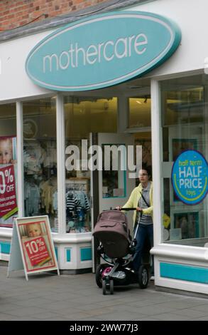 18/05/11 TODAY PHOTO...One of Mothercare's hight street stores in Newark, Nottinghamshire which is threatened with closure after the company announced Stock Photo