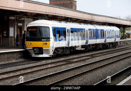 Chiltern Railways class 165 diesel train at Leamington Spa station, Warwickshire, UK Stock Photo