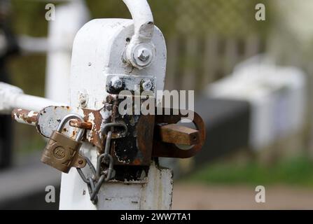 02/04/2012...Kings Lock near Leicester is chained and padlocked shut - this is the most northerly section of the canal to be effected by the closures. Stock Photo